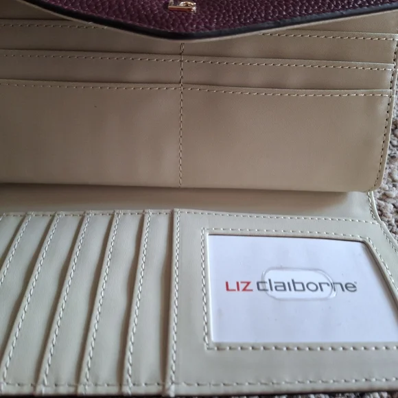 Liz Claiborne Plum Pebbled Leather Wallet and Key Card Case Set - Picture 4 of 12
